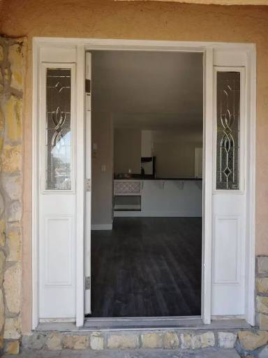 Main picture of 3246 W 134th St