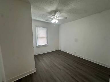 Main picture of 114 S 13th St