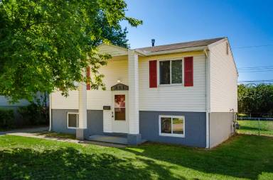 Main picture of 895 Higbee Dr N