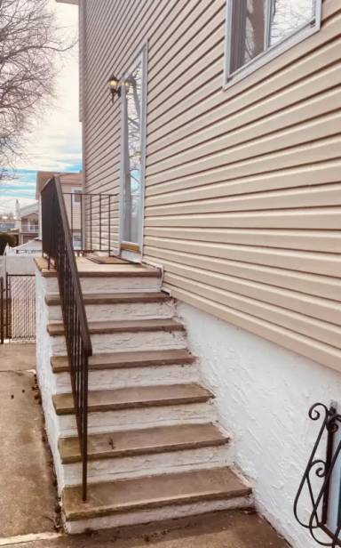 Main picture of 867 Rensselaer Ave