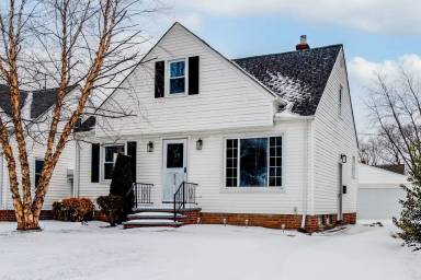 Main picture of 375 E 324th St