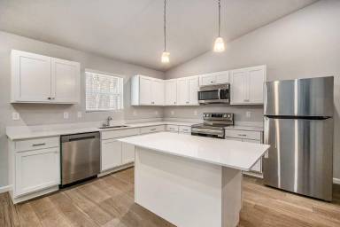 Main picture of 7335 Montego Bay St