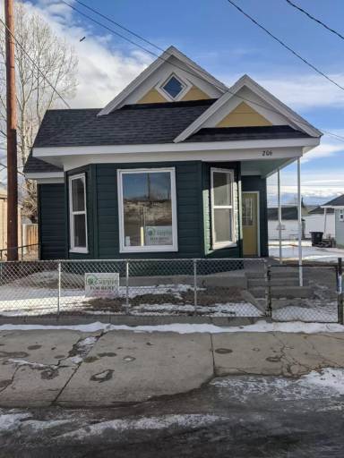 Main picture of 206 E 2nd St