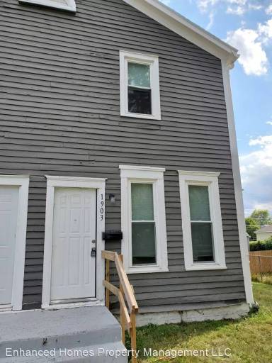 Main picture of 1901 W 1st St