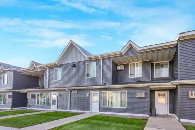 Main picture of 490 3rd St S