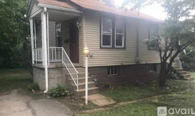Main picture of 7 Howard Ln