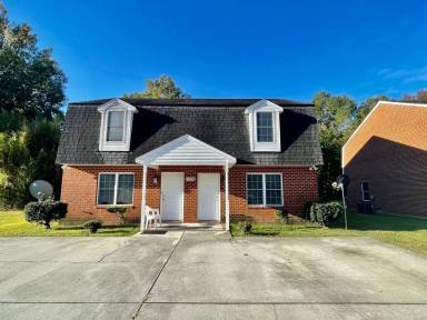 Main picture of 704 Dendron St