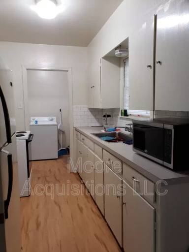 Main picture of 1308 N Travis St