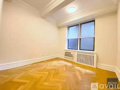 Main picture of 151 W 16th St