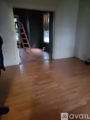 Main picture of 1115 E Bluff St