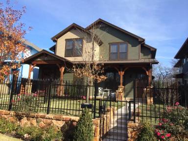 Main picture of 718 Harris Ave