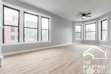 Main picture of 900 W Montrose Ave