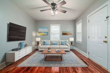 Main picture of 5744 Hoover Ave