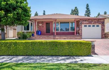 Main picture of 5017 Pearce Ave