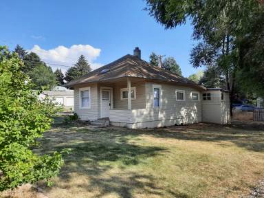 Main picture of 1568 3rd St NE