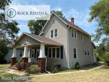 Main picture of 208 E 5th Ave