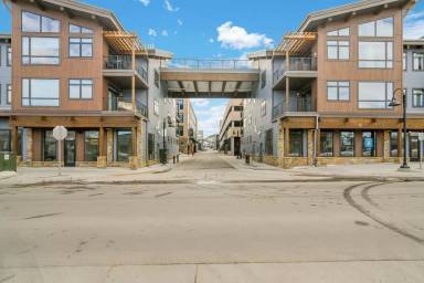 Main picture of 75 W 4 St