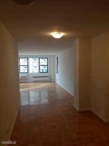 Main picture of 150 E 18th St Apartments