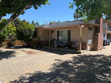 Main picture of 1379 Snow St