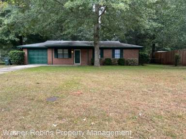 Main picture of 302 Woods Trl