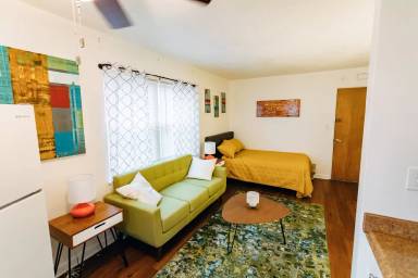 Main picture of 501 W Hillsdale St