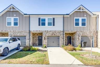 Main picture of 725 Prairie View Dr