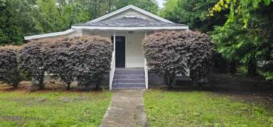 Main picture of 1335 Victory St