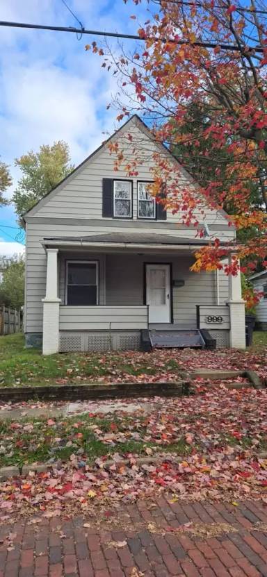 Main picture of 999 Collinwood Ave