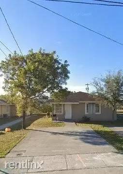 Main picture of 2100 NW 76th St