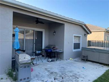 Main picture of 13291 NW 18th St