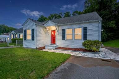 Main picture of 924 Hall St