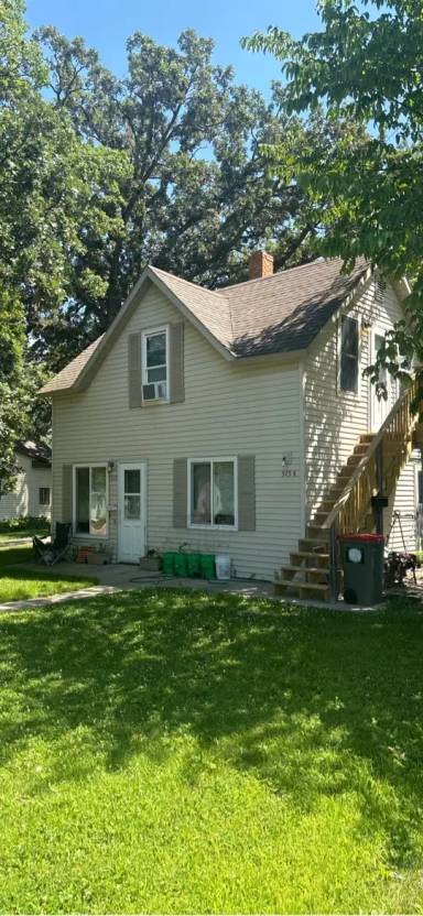 Main picture of 515 Maple St