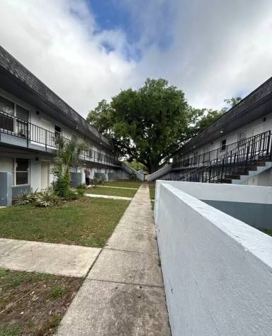 Main picture of 2040 W Church St