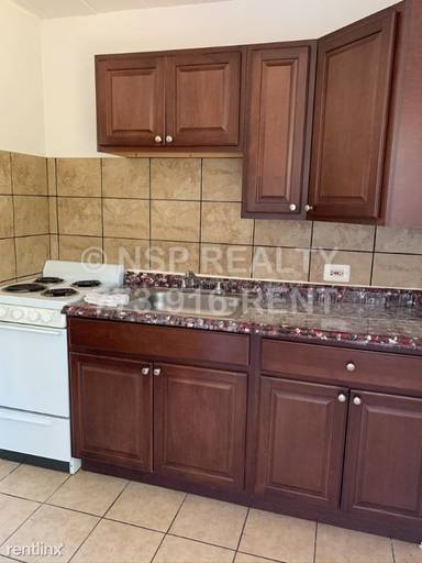 Main picture of 1360 W Touhy Ave