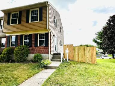 Main picture of 526 Burlington Ct