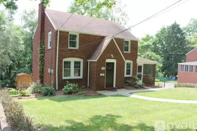 Main picture of 300 Barclay Ave