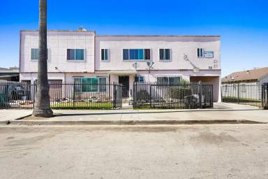 Main picture of 1521 W 102nd St