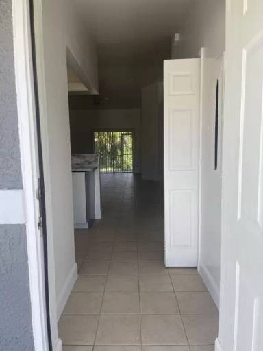 Main picture of 700 W 12th St
