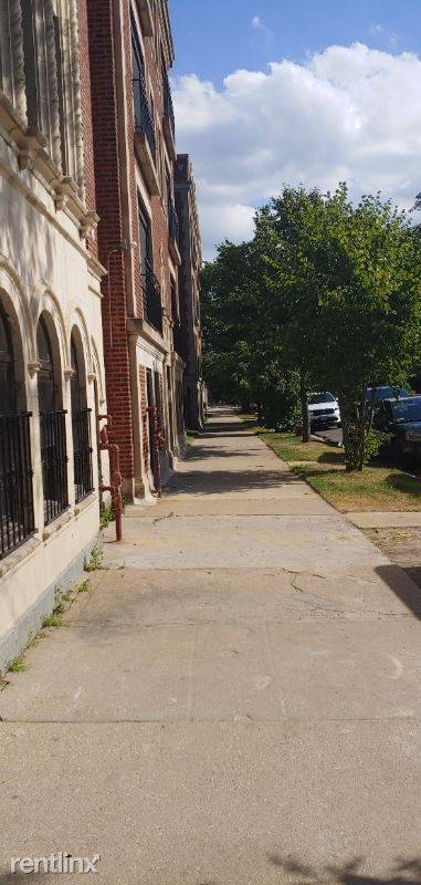 Main picture of 4625 S Drexel Blvd