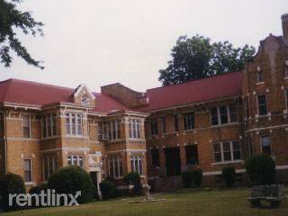 Main picture of 2095 Poplar Ave