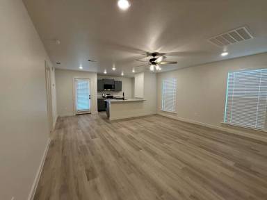 Main picture of 5526 Rice St