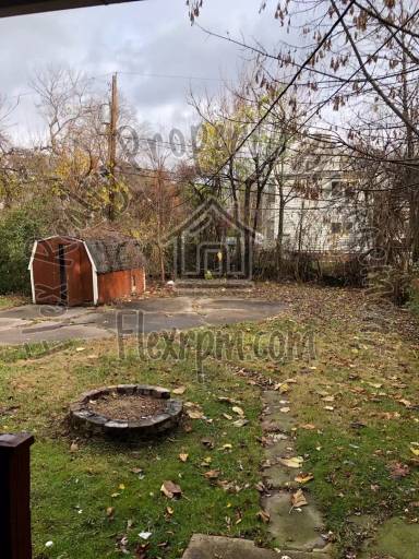 Main picture of 2452 Lawrence Ave