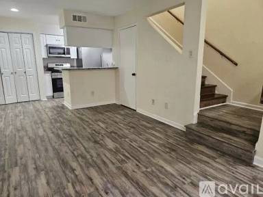 Main picture of 2100 Wilcrest Dr