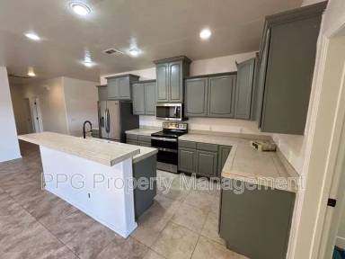 Main picture of 15601 N Verde St