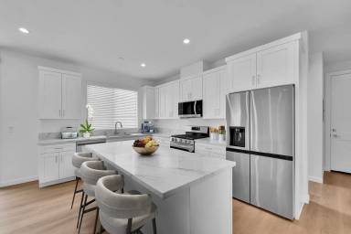 Main picture of 9064 Haskell Ave