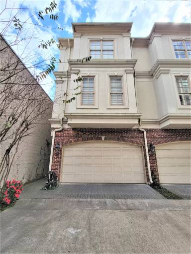 Main picture of 2508 South Blvd