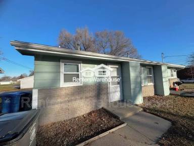 Main picture of 922 E Railroad Ave