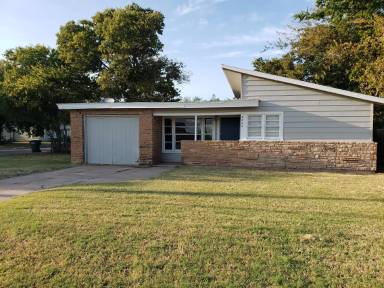 Main picture of 2850 S 20th St
