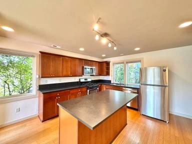 Main picture of 1409 N Northgate Way