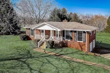 Main picture of 1511 Stewarts Ferry Pike